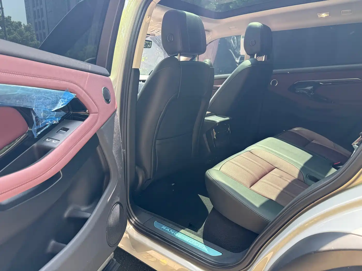 Land Rover Range Rover Evoque 2023 Range Rover Evoque L 249PS Luxury Edition фото 6