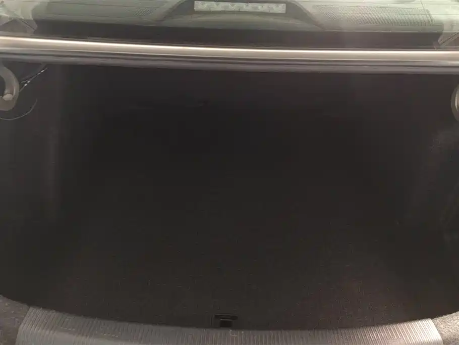 Volkswagen Bora 2017 1.6L Automatic Fashion Edition фото 4