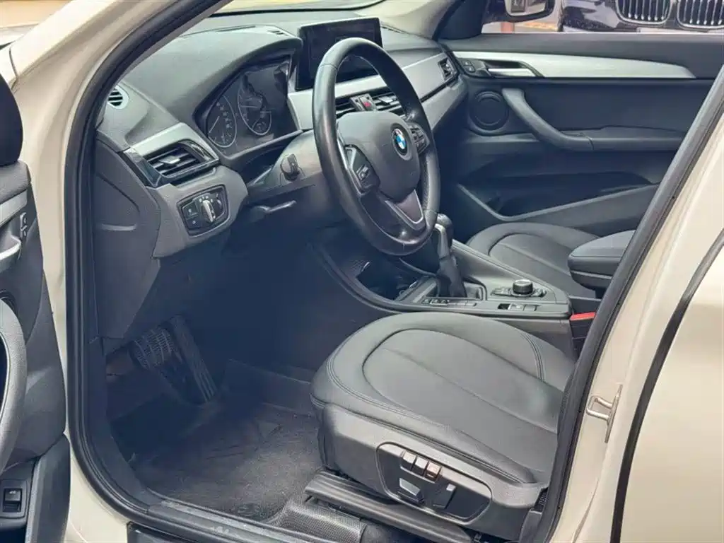 BMW X1 2018 sDrive20Li Leading Model фото 15