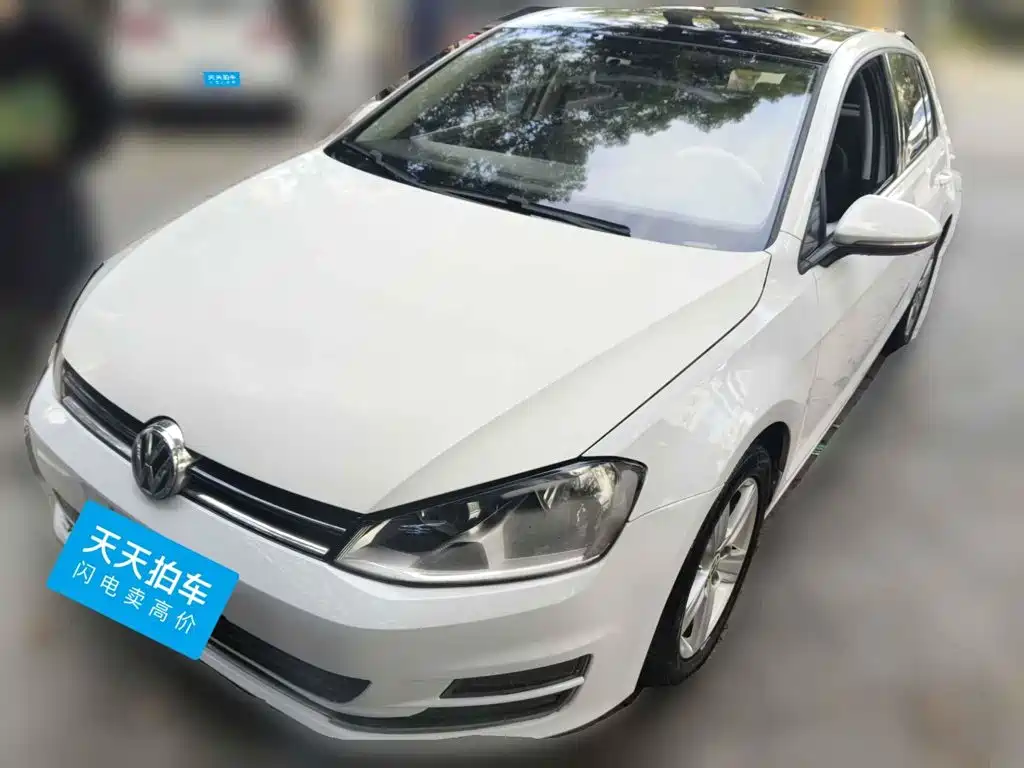 Photo 1 - Volkswagen Golf