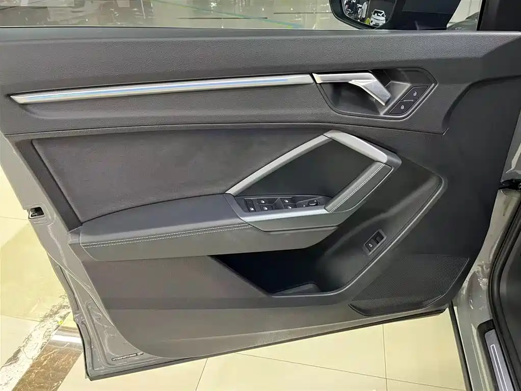 Audi Q3 2024 35 TFSI Fashion Sport фото 5