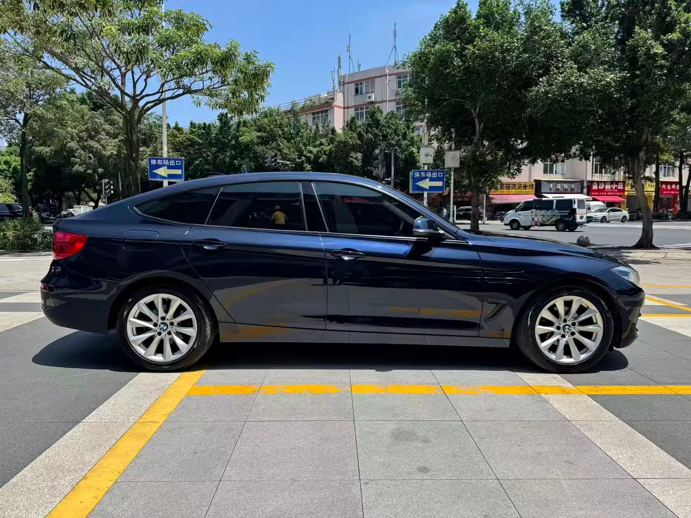 BMW 3 Series GT 2018 320i Luxury Design Package фото 8