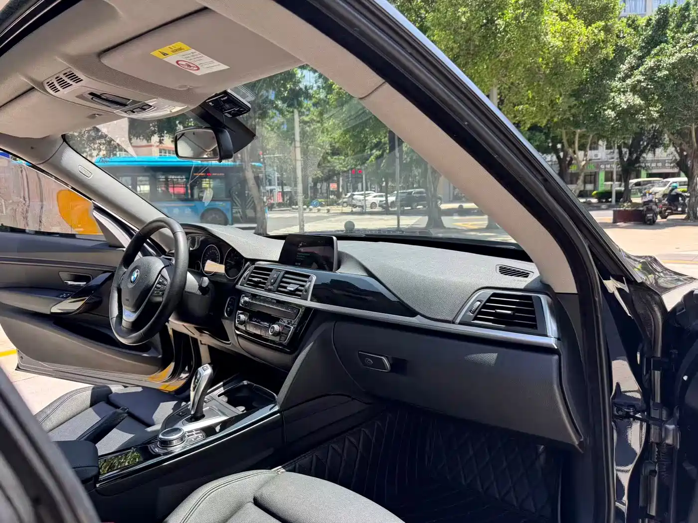 BMW 3 Series GT 2018 320i Luxury Design Package фото 29