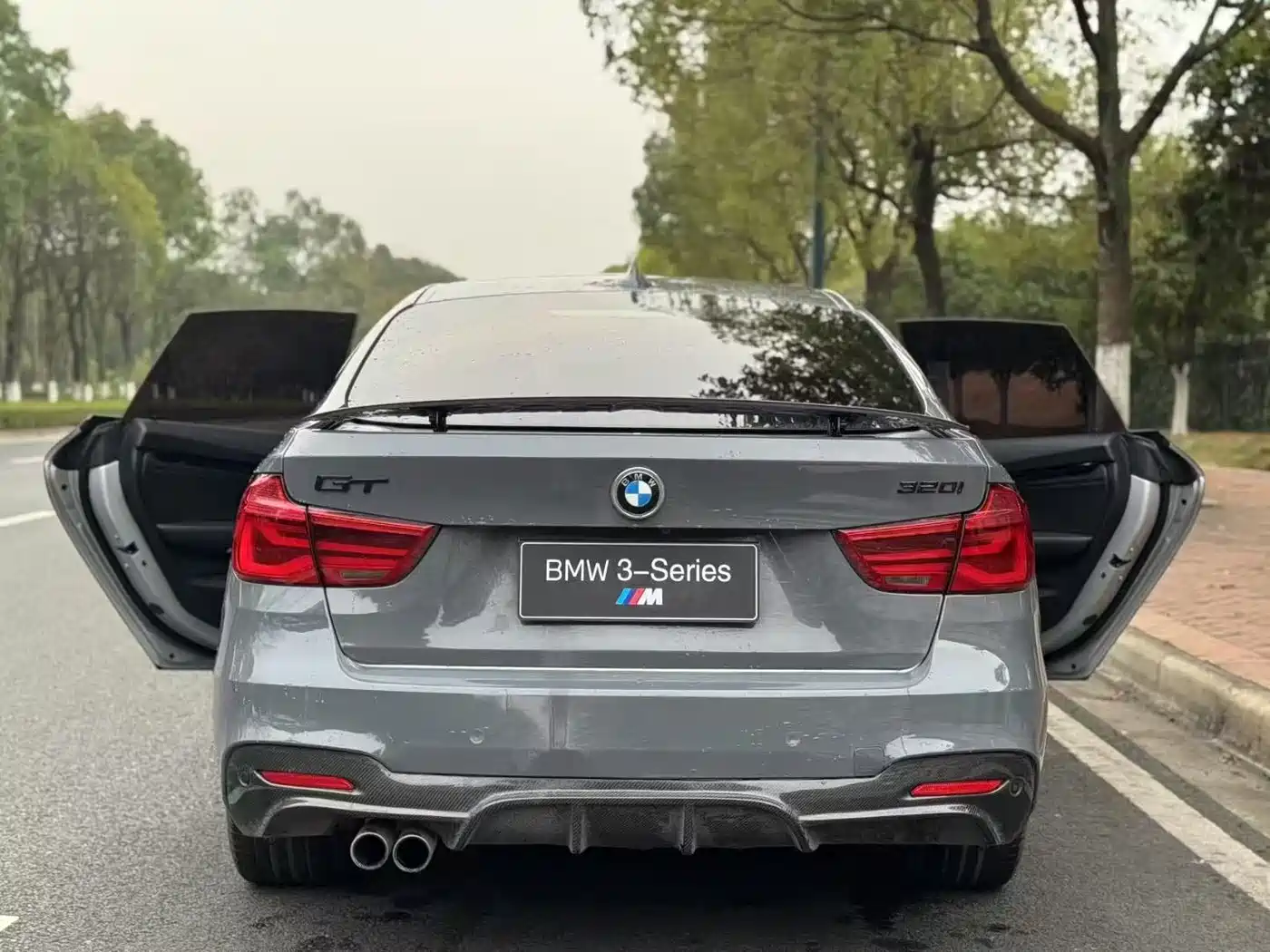 BMW 3 Series GT 2019 320i M Sport Black Night Edition фото 8