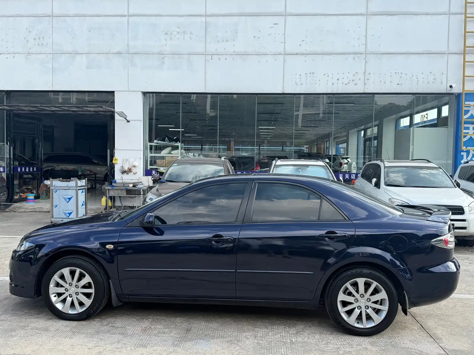 Photo 2 - Mazda 6