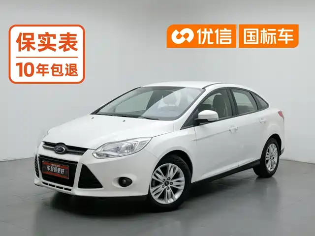 Ford Focus 2015 Sedan 1.6L Automatic Comfort — фото 1