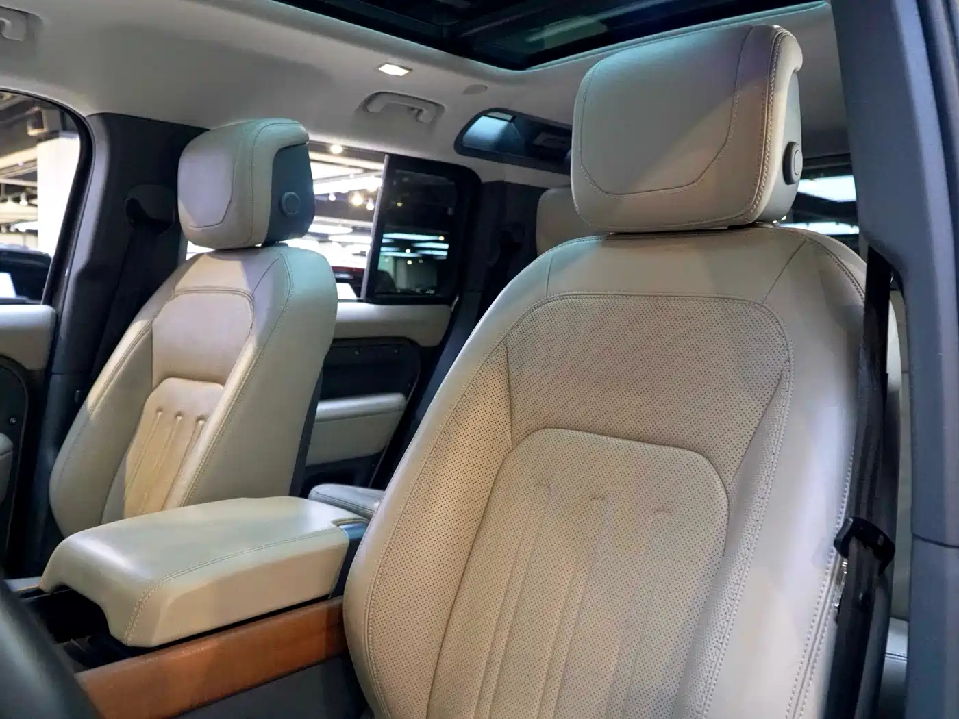 Land Rover Defender 2020 Model 110 P400 HSE фото 9