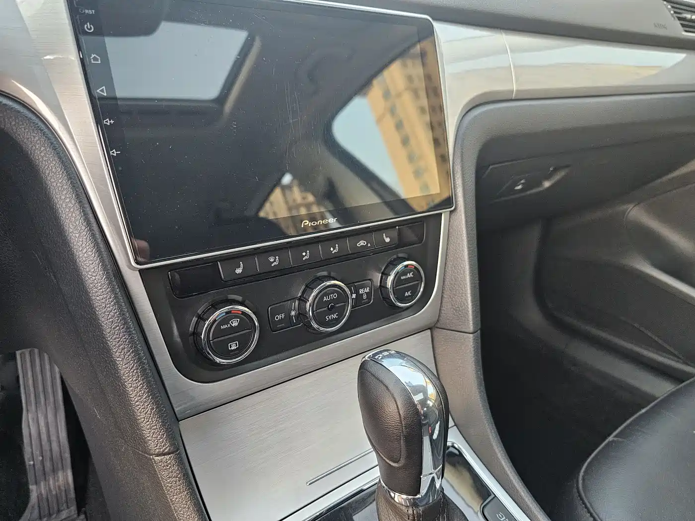 Volkswagen Passat 2015 1.8TSI DSG Honor Edition фото 14