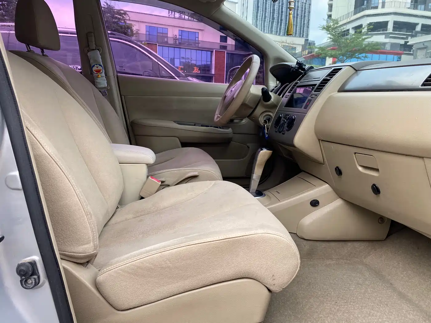 Photo 10 - Nissan Tiida
