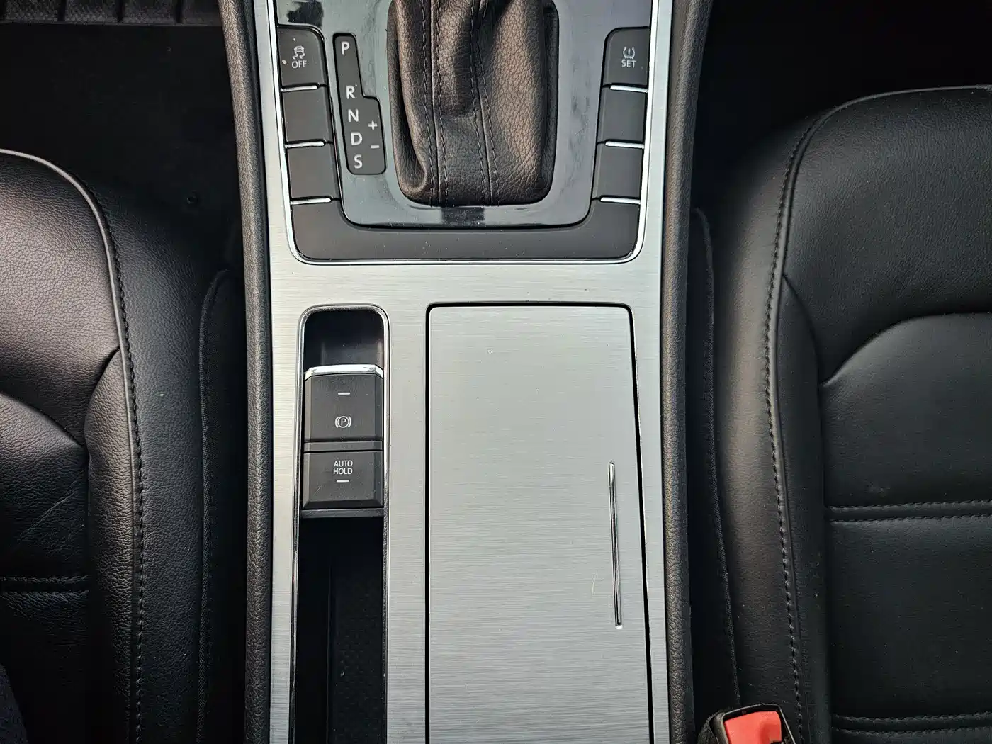 Volkswagen Passat 2015 1.8TSI DSG Honor Edition фото 15