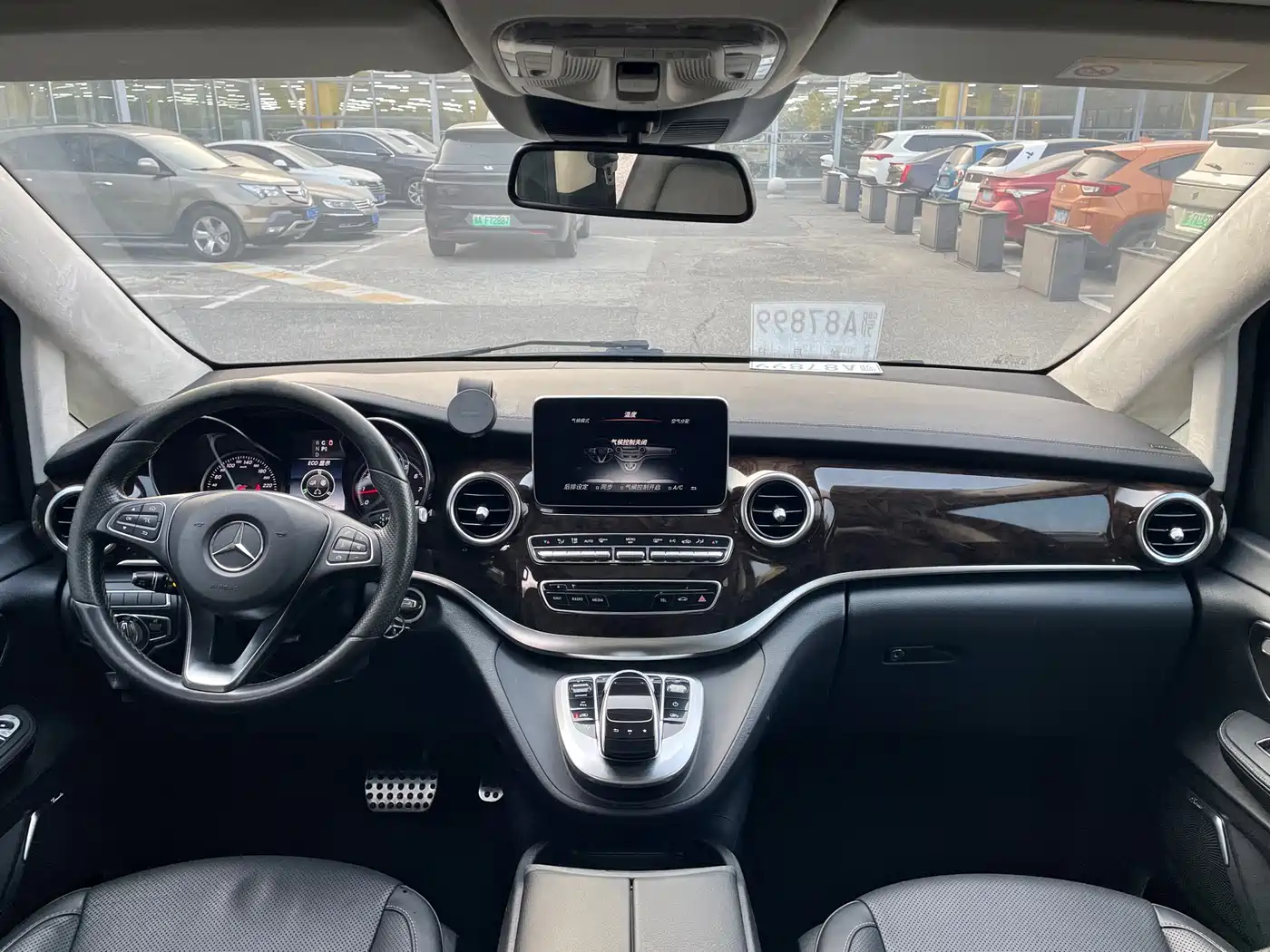 Mercedes-Benz V-Class 2017 Model V 260 L Premium Extended Edition фото 4