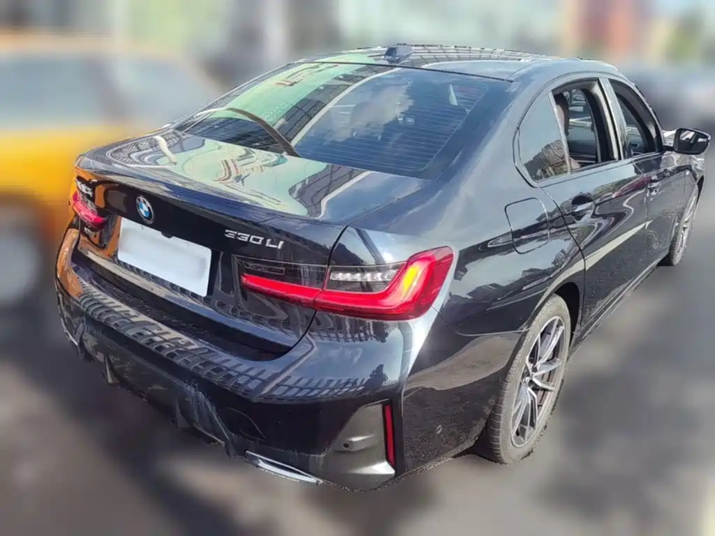 Photo 10 - BMW 3 Series