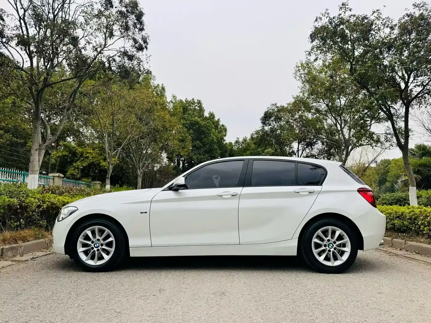BMW 1 Series (Import) 2013 Facelift 116i Urban Model фото 3