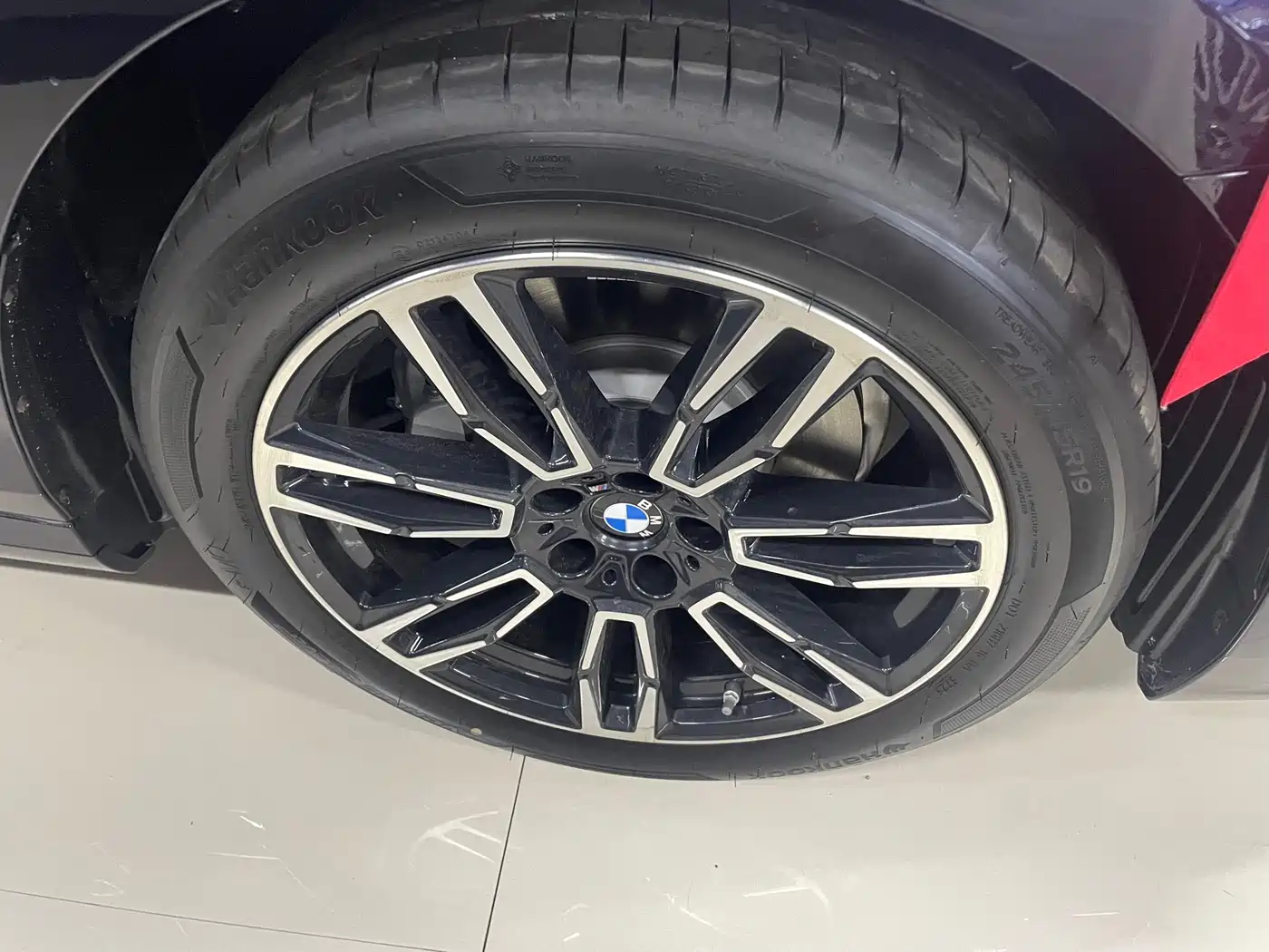 BMW 5 Series 2025 530Li Leading M Sport Package фото 22