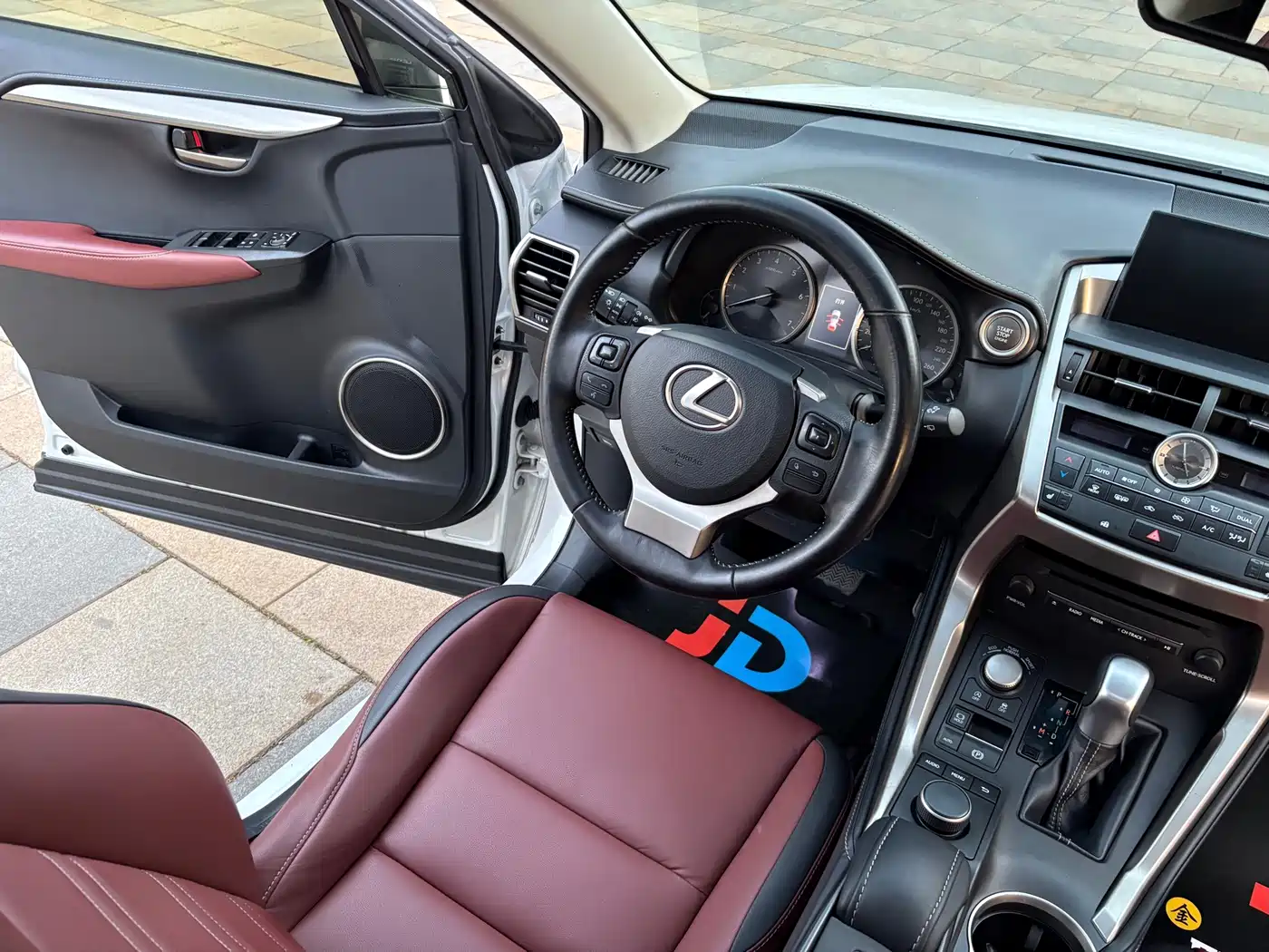 Фото 23 - Lexus NX