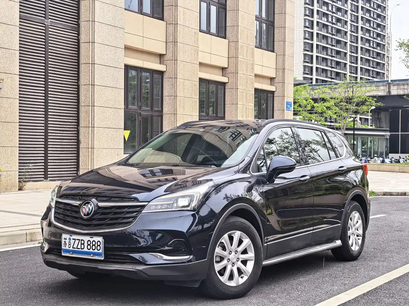 Buick Envision Plus 2020 20T FWD Leading