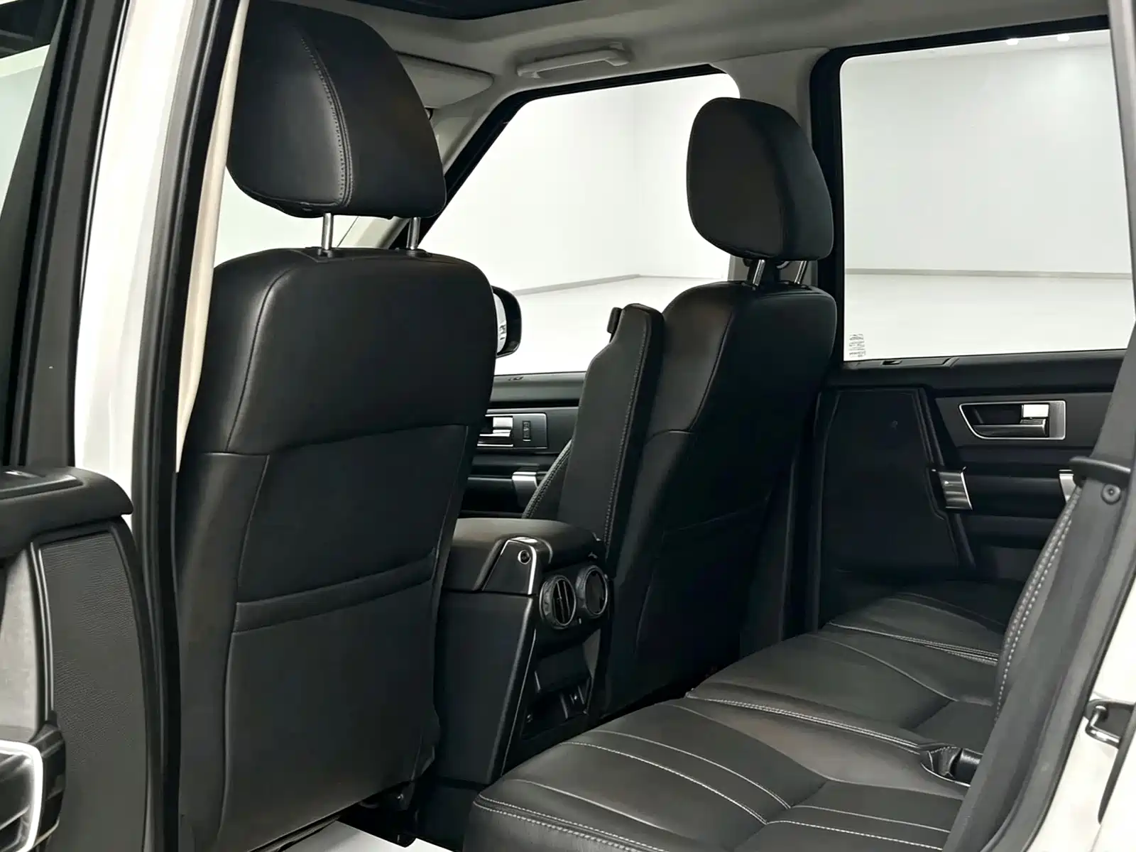 Photo 6 - Land Rover Discovery