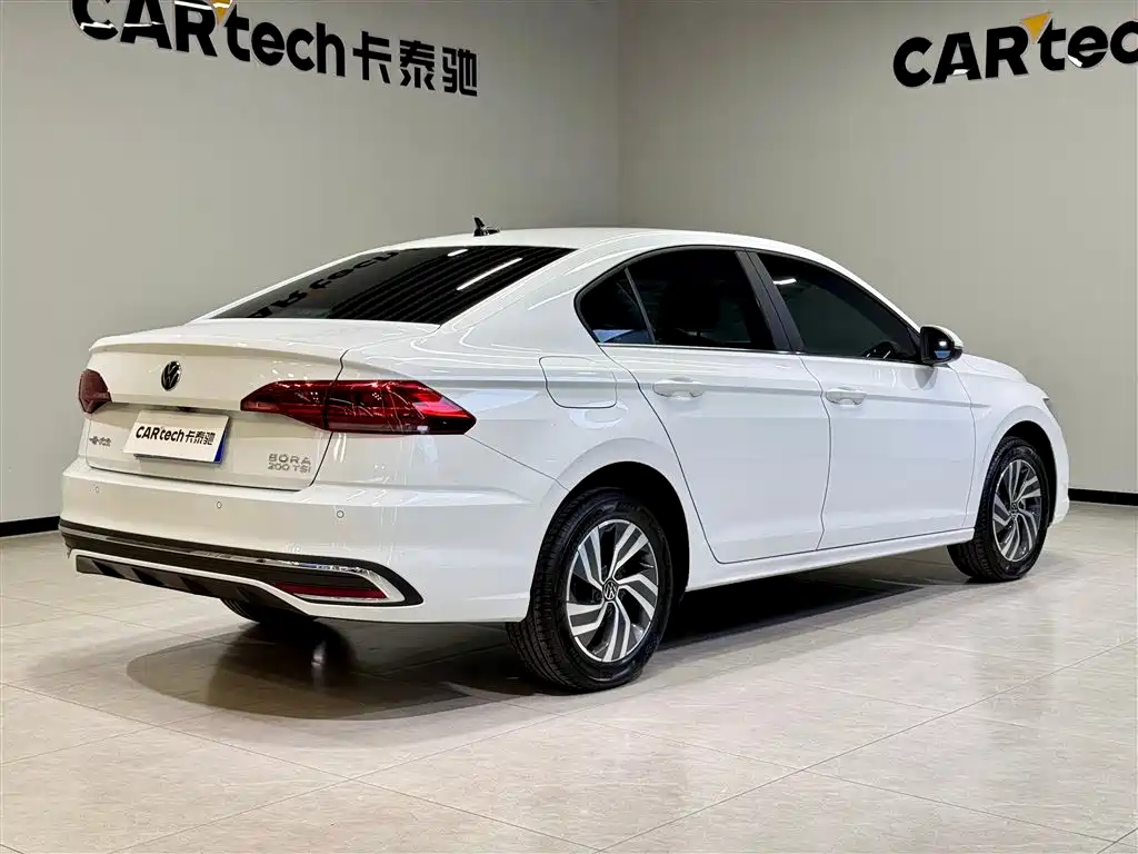 VOLKSWAGEN BORA