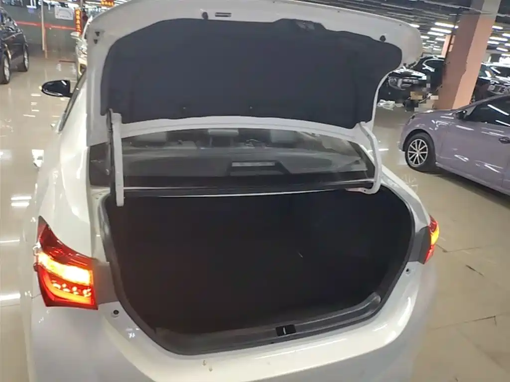 Toyota Corolla 2014 1.6L CVT GL-i Leather Edition фото 19