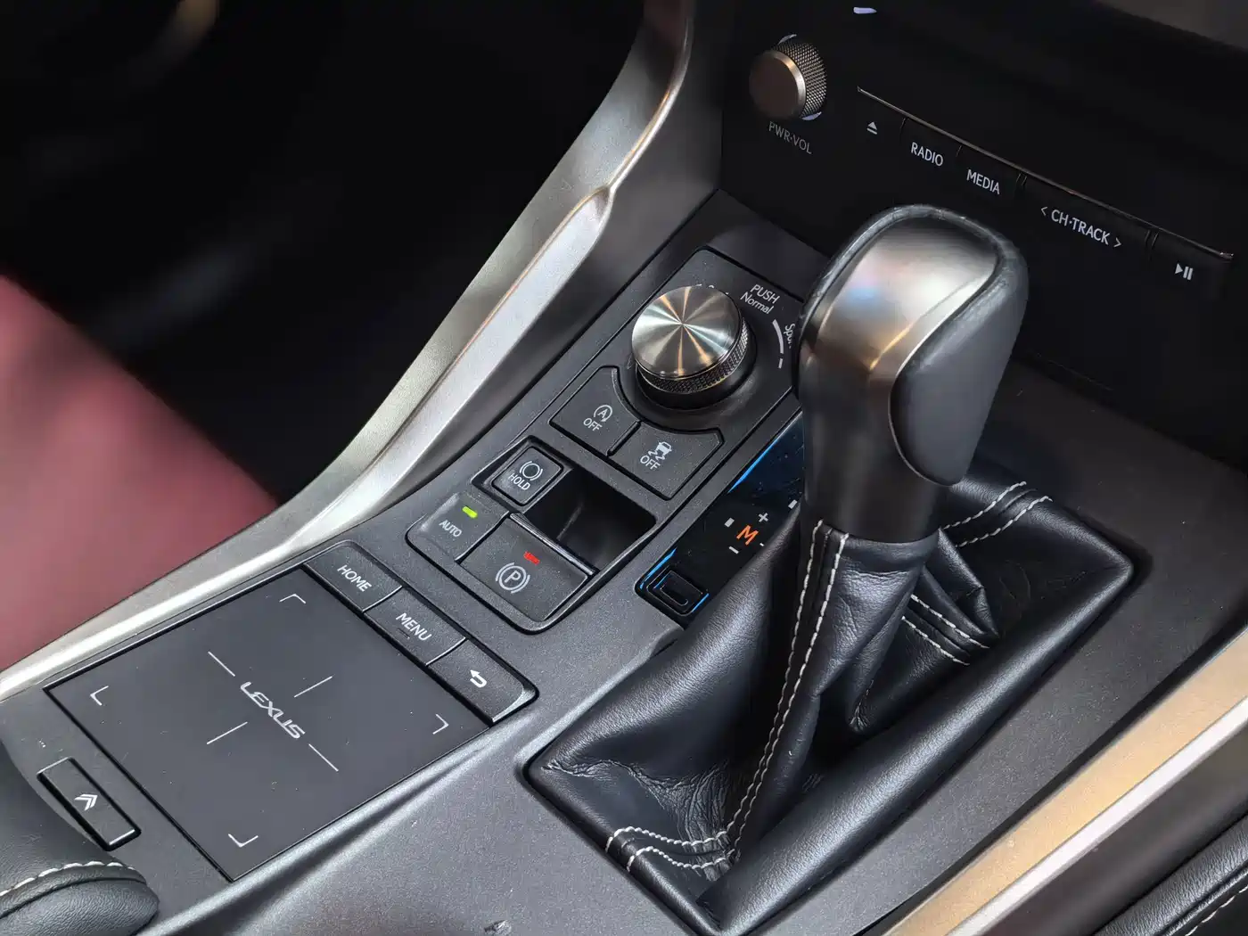 Фото 26 - Lexus NX