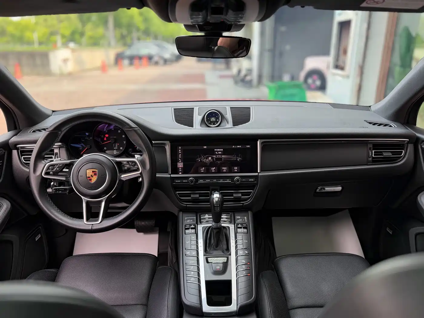 Porsche Macan 2018 Macan 2.0T фото 12