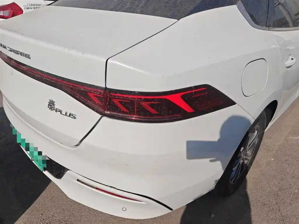 BYD Qin PLUS 2024 Glory Edition DM-i 55KM Leading фото 24