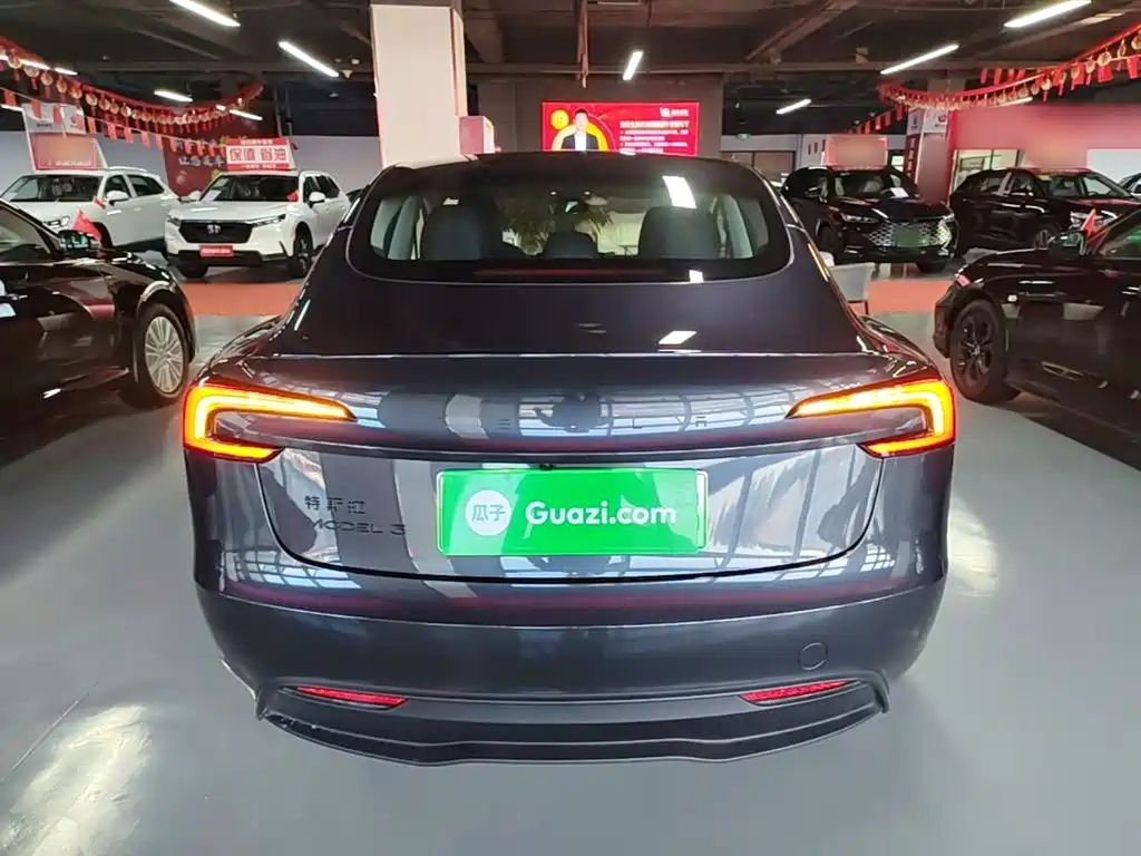 Фото 6 - Tesla Model 3