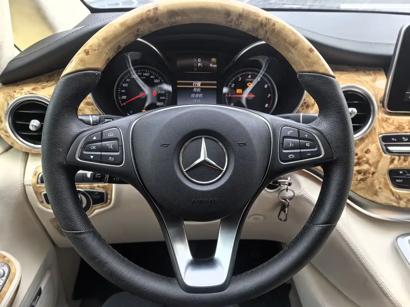 Mercedes-Benz V-Class 2017 Model V 260 L Premium Extended Edition фото 2