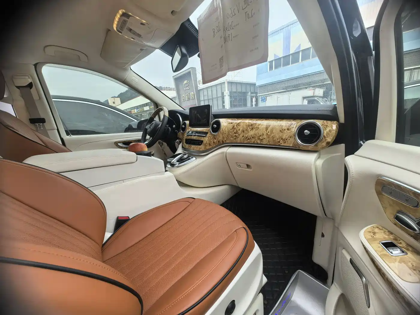 Mercedes-Benz V-Class 2017 Model V 260 L Premium Extended Edition фото 8