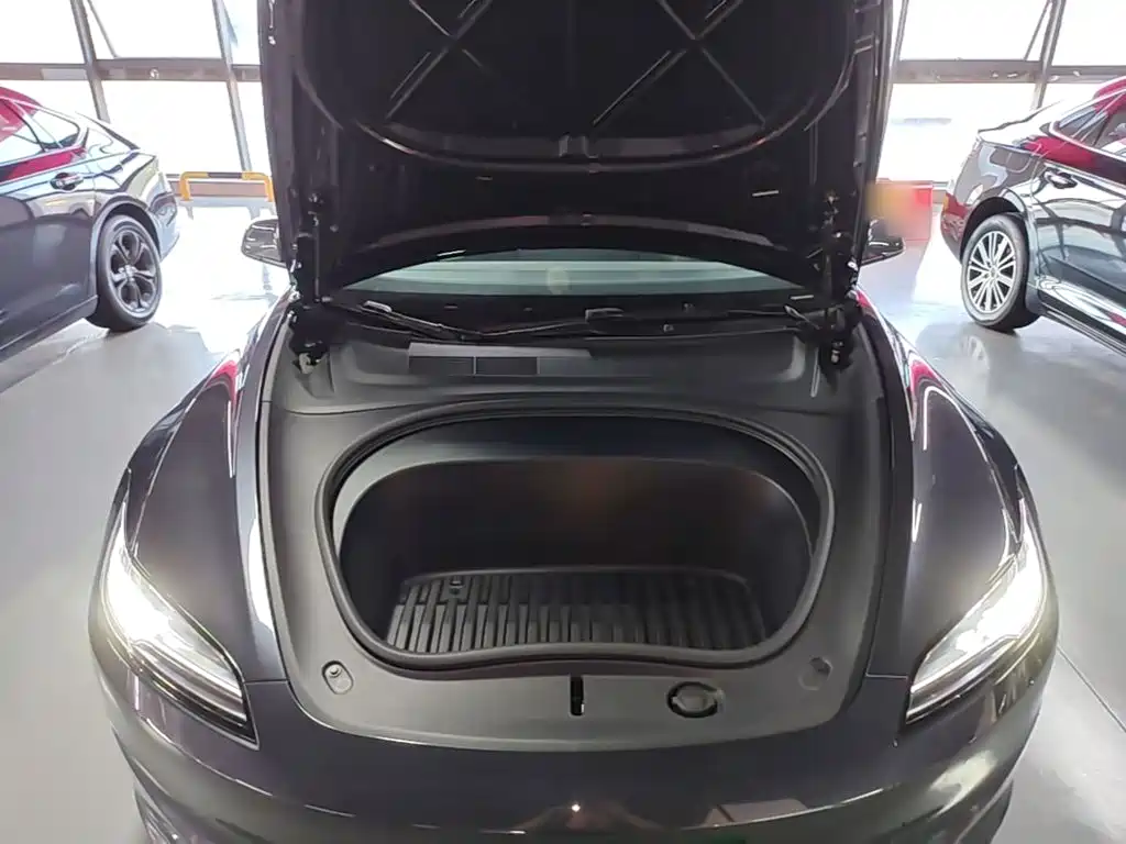Tesla Model 3 2026 2025 Model Year Facelift Rear-Wheel Drive