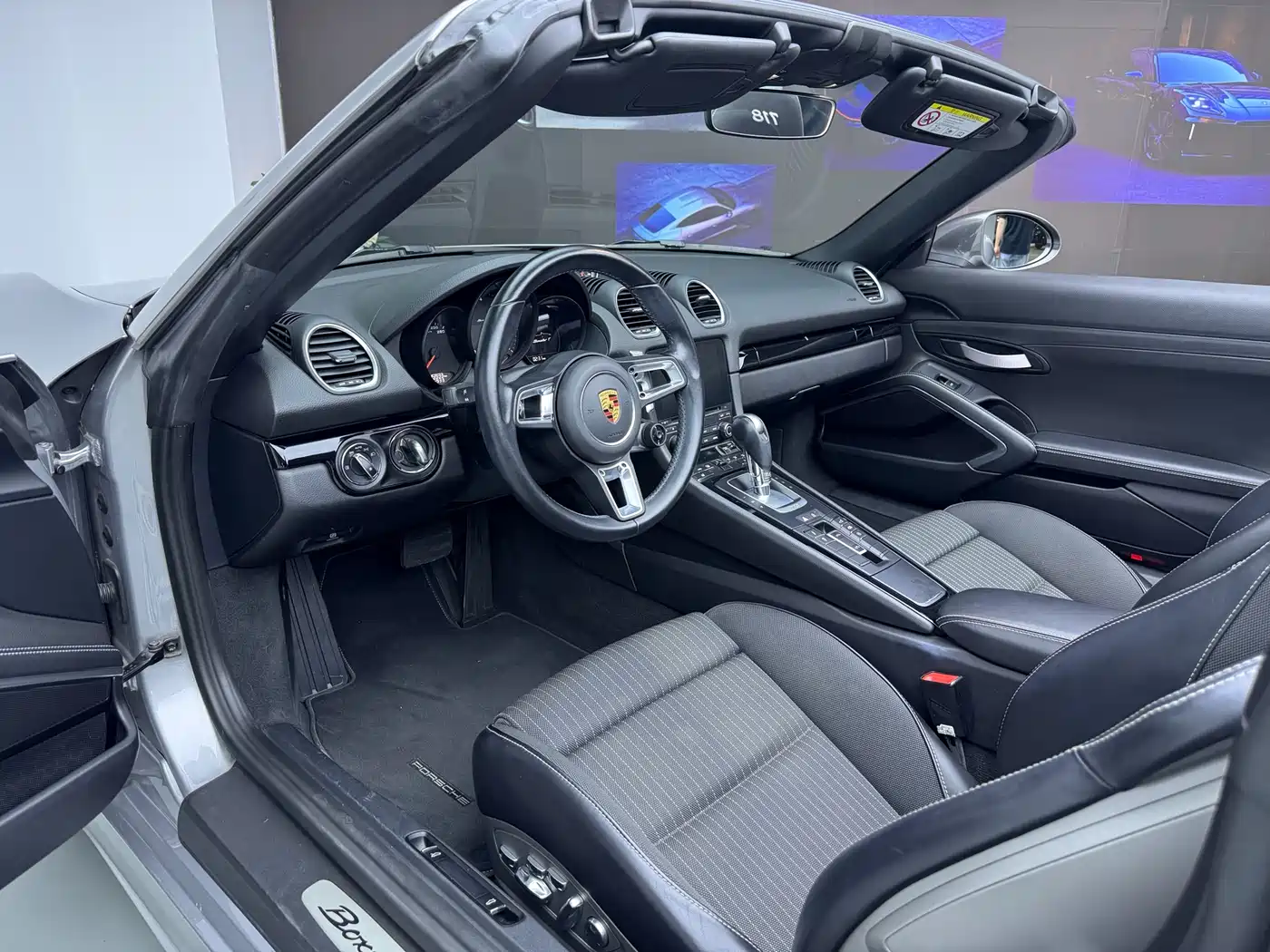Porsche 718 2019 Boxster T 2.0T фото 16
