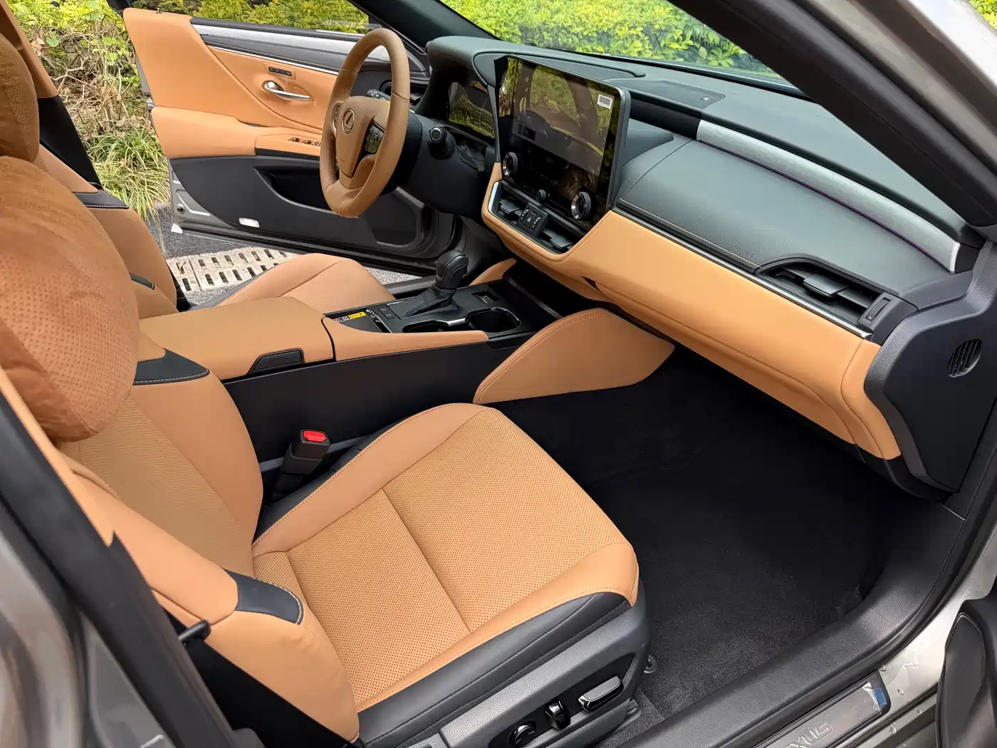 Lexus ES 2025 200 Ultimate Edition фото 11