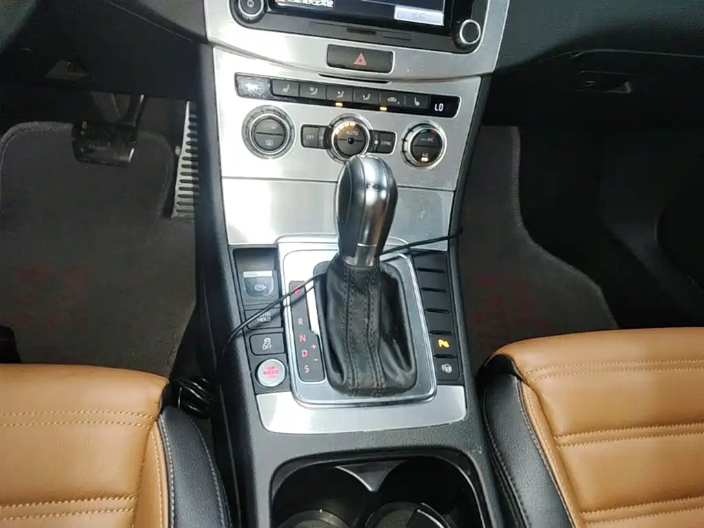 Volkswagen FAW-Volkswagen CC 2015 1.8TSI Luxury фото 14