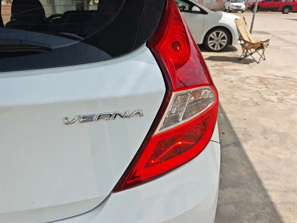 Hyundai Reina 2014 Model 1.4L Automatic GLX фото 8
