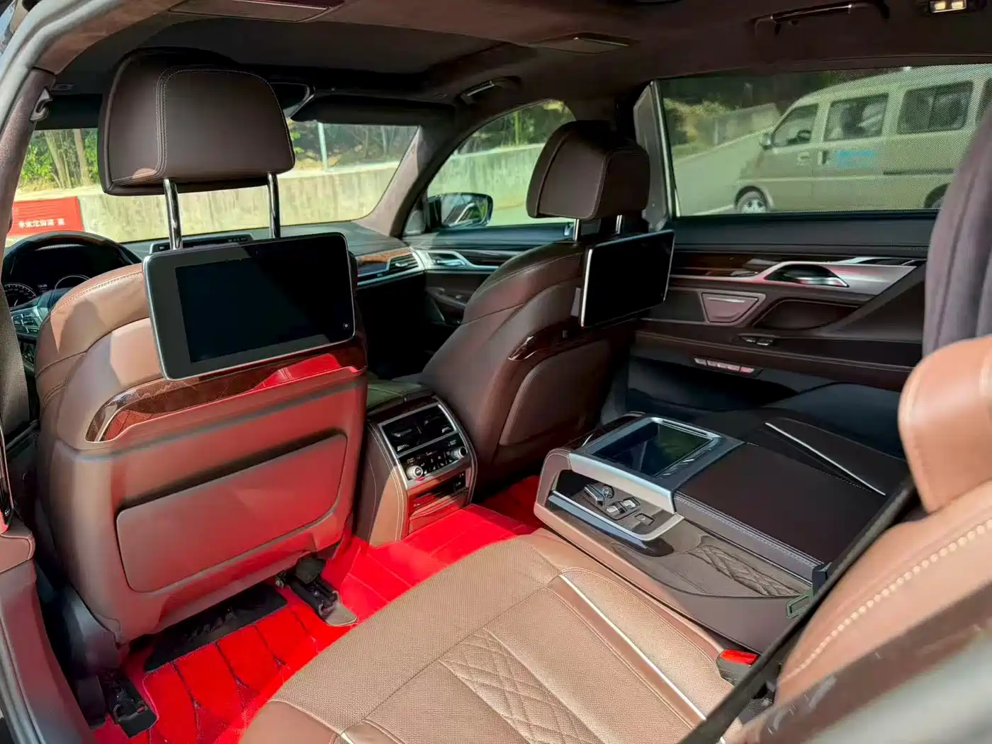 BMW 7 Series 2017 740Li xDrive Luxury Edition фото 5
