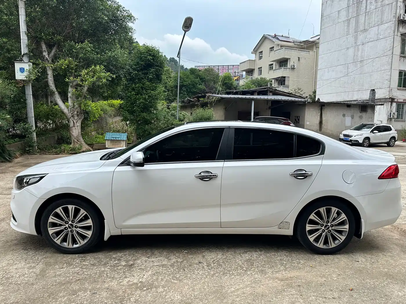 Kia K4 2014 Model 1.8L Automatic LUX фото 2