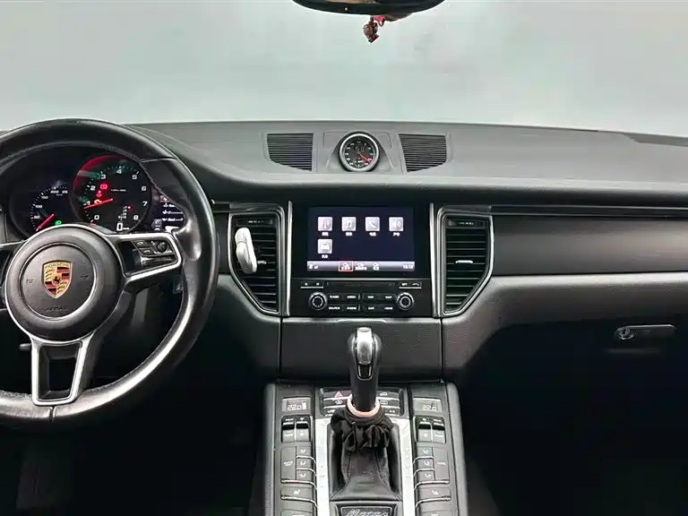 Porsche Macan 2017 Macan 2.0T фото 11