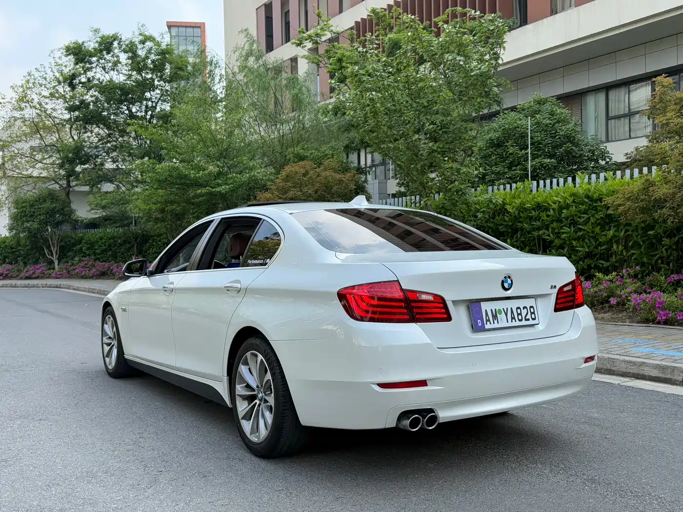 BMW 5 Series 2017 525Li Leading Edition фото 4