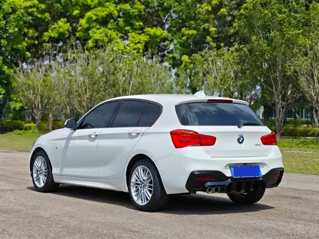 BMW 1 Series (Import) 2018 120i M Sport Package фото 9