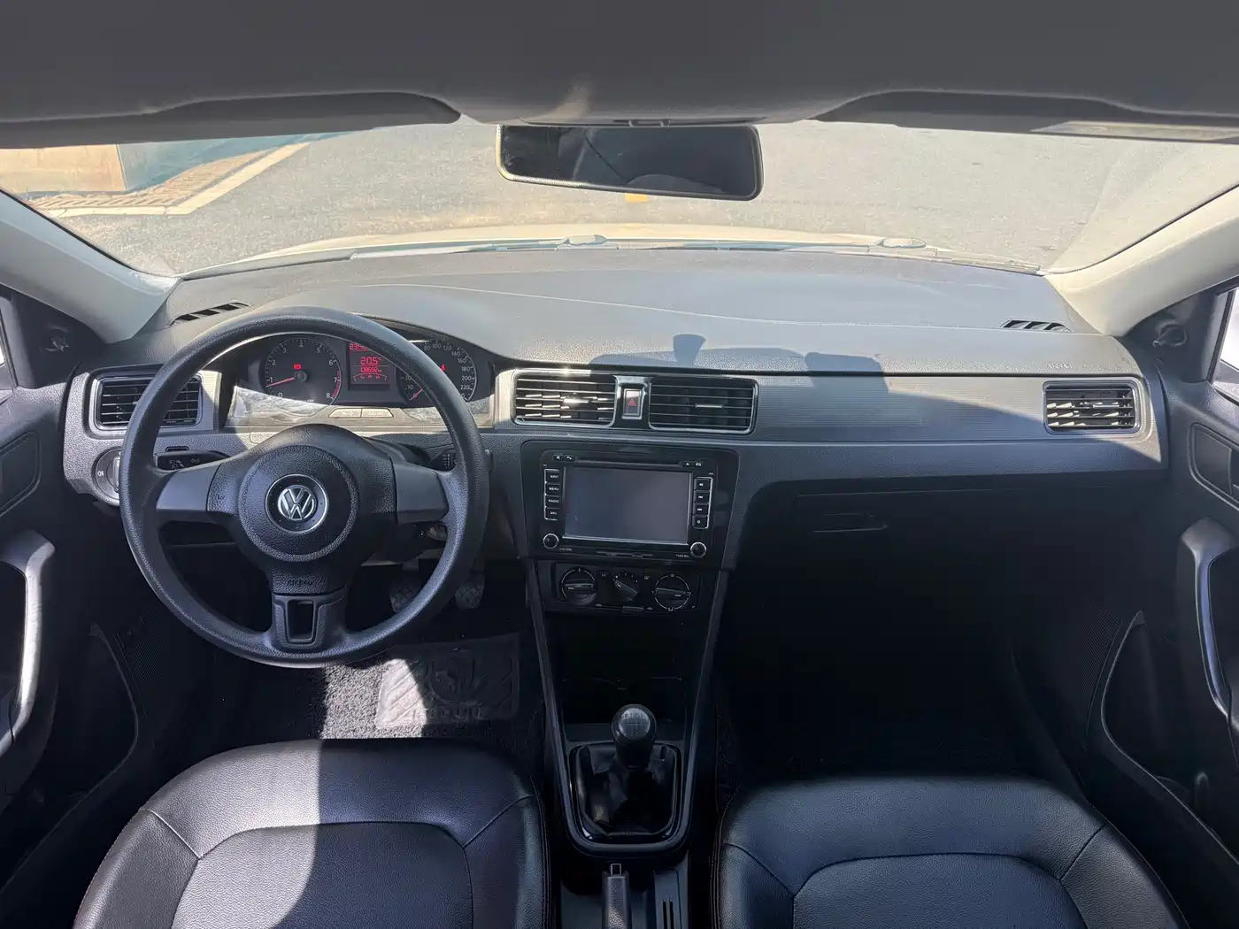 Volkswagen Santana 2015 1.6L Manual Trend Edition фото 9