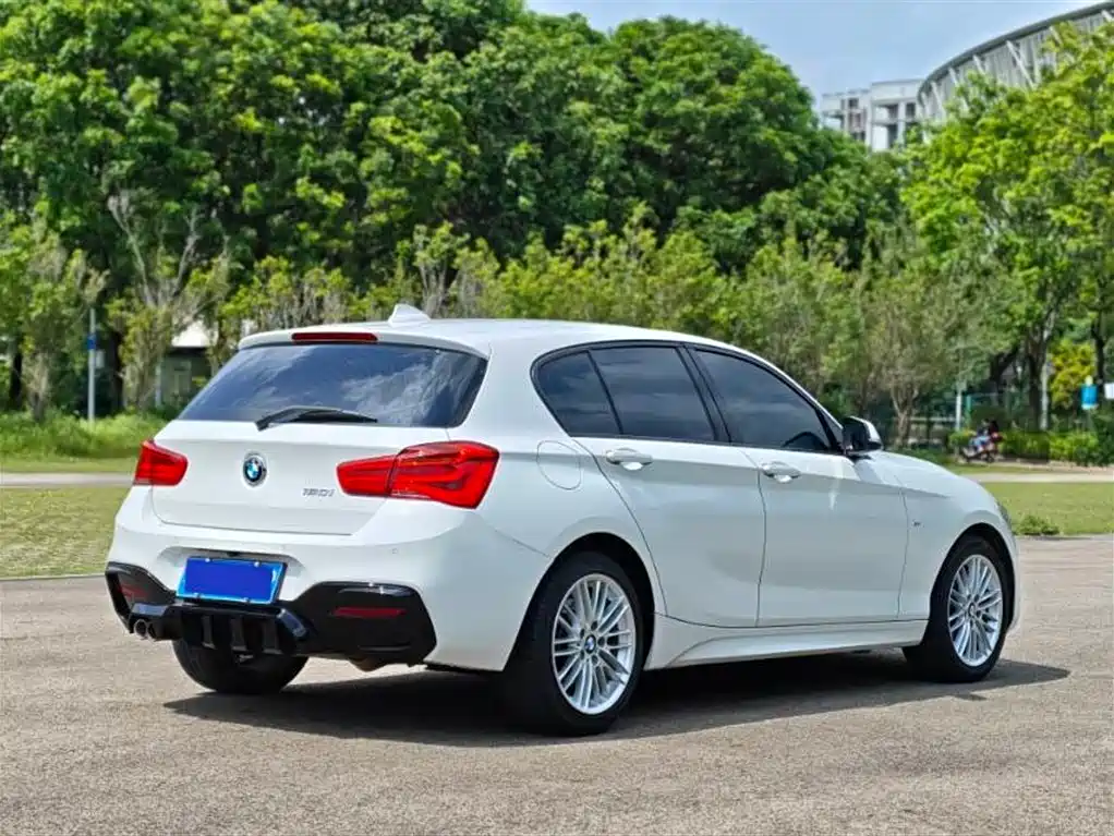 BMW 1 Series (Import) 2018 120i M Sport Package фото 7