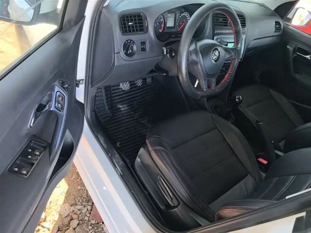 Volkswagen Polo 2016 1.4L Manual Trend фото 16
