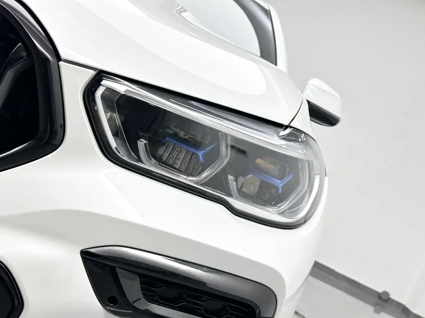 BMW X6 2022 Facelift xDrive40i Exclusive M Sport Package фото 20
