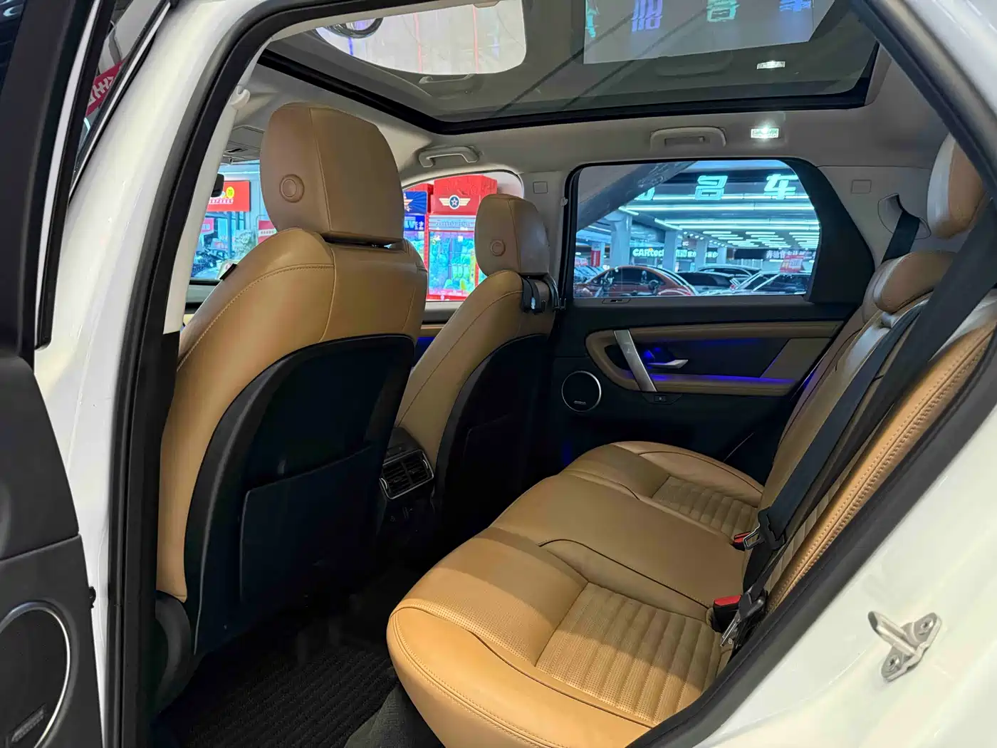 Land Rover Discovery Sport 2024 Luxury Custom Edition фото 8