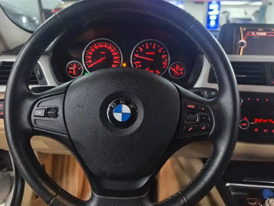 BMW 3 Series 2014 320Li Fashion фото 15