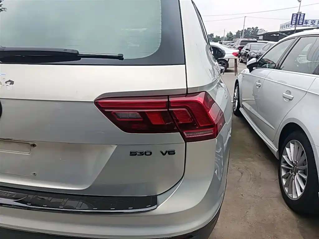 Volkswagen Tiguan L 2018 Facelift 330TSI Automatic 2WD Luxury Edition фото 8