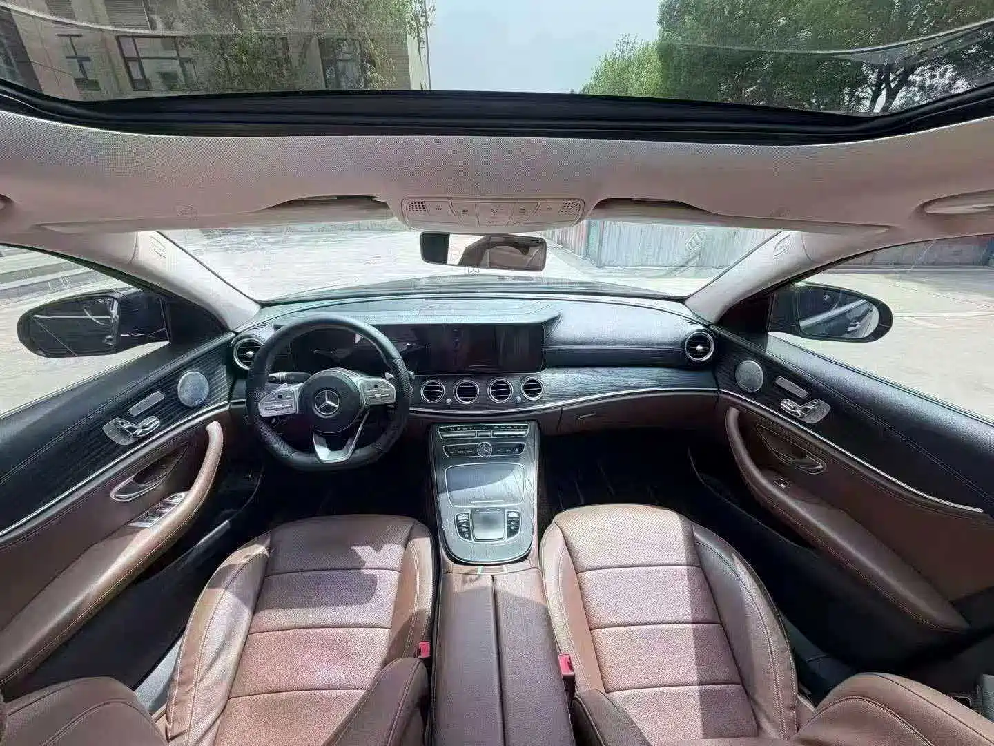 Фото 4 - Mercedes-Benz E-Class