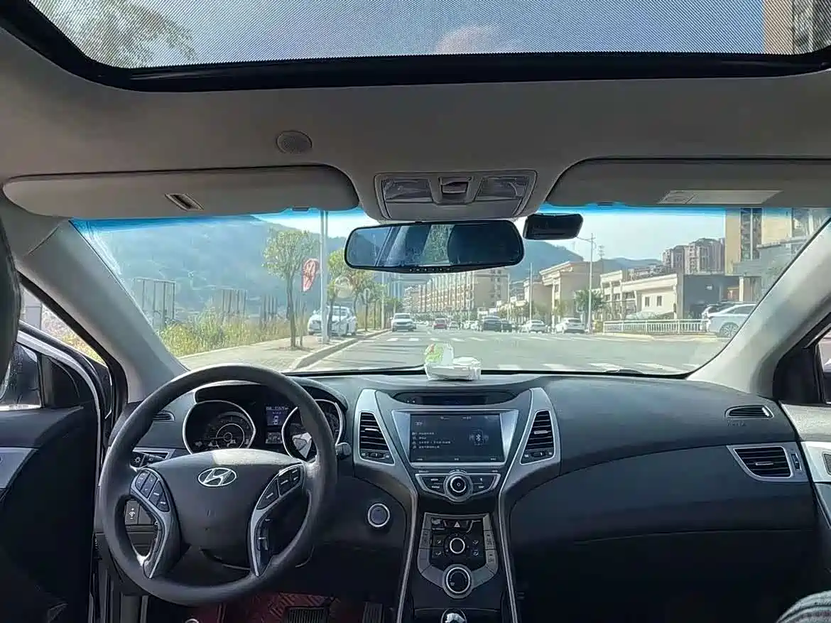 Hyundai Langdong 2016 1.6L Automatic Smart Edition фото 7