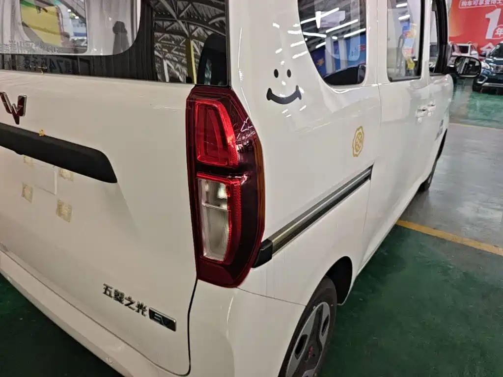 Фото 8 - Wuling Motors Wuling Zhiguang NEV