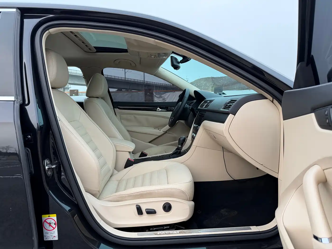 Volkswagen Passat 2014 1.8TSI DSG Executive Edition фото 16